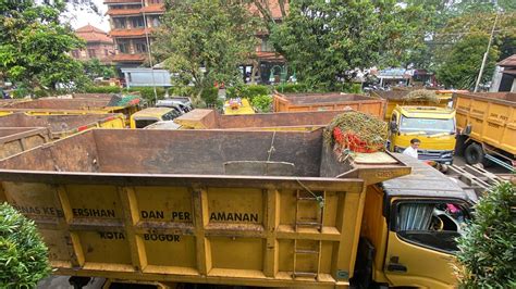 Ton Sampah Di Kota Bogor Tak Terangkut Usai Sopir Truk Sampah