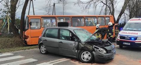 Wypadek Autobusu Szkolnego Dwie Osoby Ranne Rmf