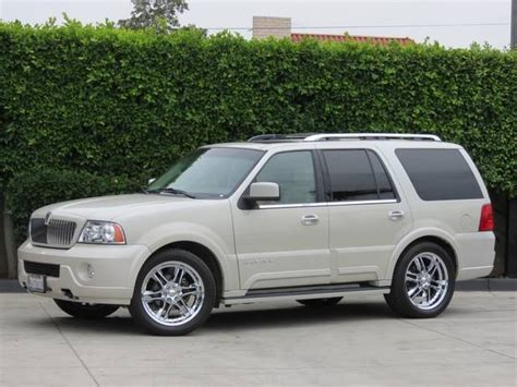 2004 Lincoln Navigator - Information and photos - MOMENTcar