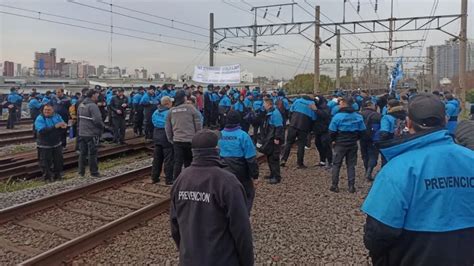 Tensión por cortes de vías del Tren Roca en Avellaneda y Constitución