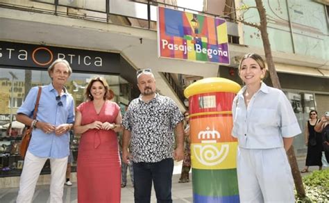 Correos Instala Su Primer Ranura Con La Bandera LGTBI En Torremolinos