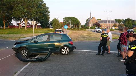 Automobilist 21 Onder Invloed Van Alcohol Vliegt Uit De Bocht Op De