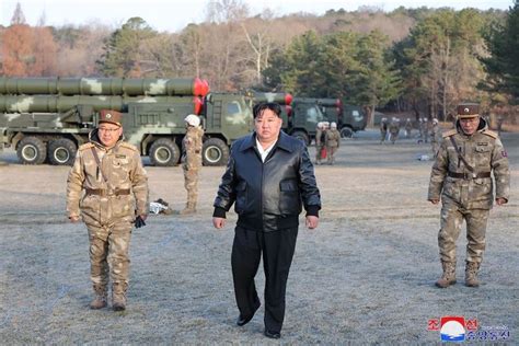 Kim Jong Un Peluncur Roket Teknologi Baru Perkuat Artileri Korut