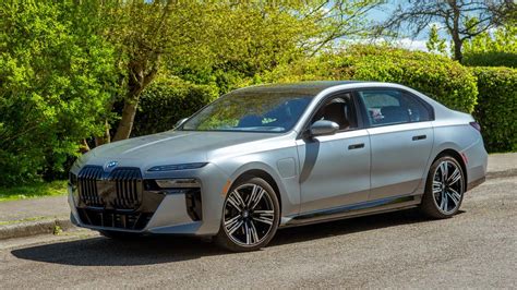 We're Driving the BMW 750e PHEV. Ask Us Anything