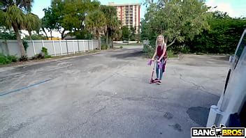 Horny 19 Year Old Hops On The Bus XNXX