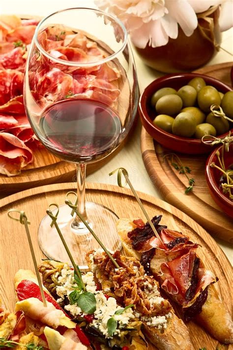 Jantar Espanhol Preparado Foto De Stock Imagem De Comer