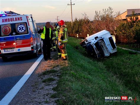 Wypadek w Górce na DW 768 kierowca zakleszczony w pojeździe lądował