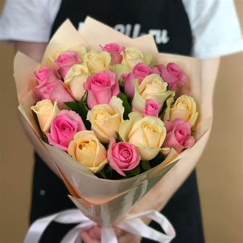 Заказать букет из 21 розы 50 см в Москве с доставкой