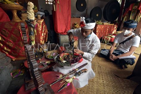 UPACARA PUSAKA KERIS HARI RAYA TUMPEK LANDEP ANTARA Foto