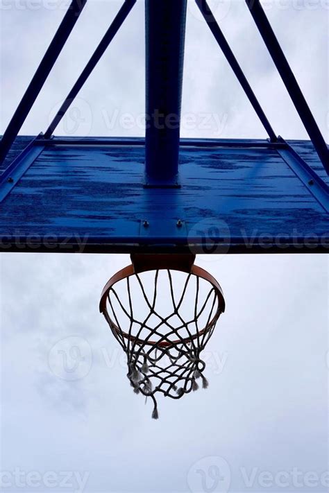 old street basketball court 2500811 Stock Photo at Vecteezy