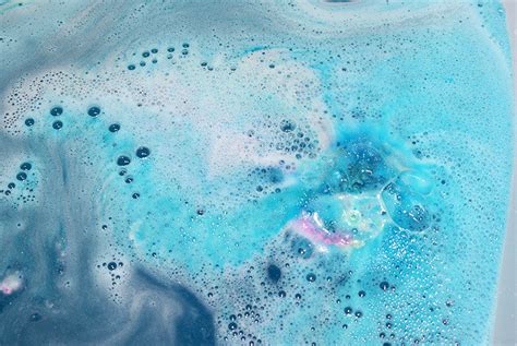 Review Lush Intergalactic Bath Bomb Oh My