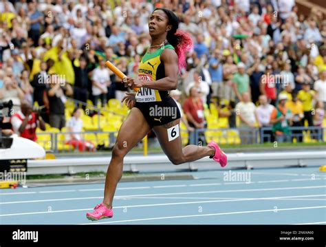 Jamaicas Shelly Ann Fraser Pryce Wins The Womens 4x100 Meter Relay