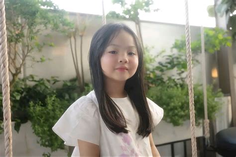 Hot mom Đàm Thu Trang khoe ảnh nàng thơ nhà mình khiến hội mẹ bỉm mê mệt nét trong veo của bé