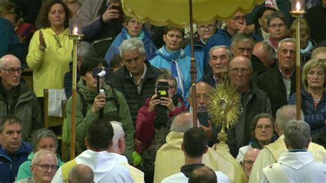 Procession Eucharistique De Lourdes May Youtube