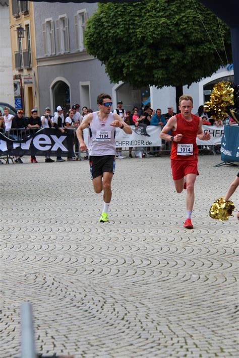 Bad Reichenhall Jan Kaschura Und Katka Wenzel Siegen Beim Citylauf Des