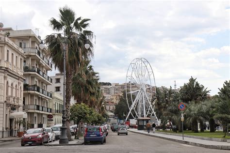 Reggio Calabria Continuano Le Operazioni Di Montaggio Della Ruota