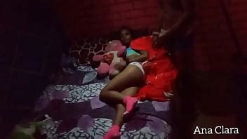 Leo ogro visitando a enteada após assistir um filme de terror na noite de Halloween XVIDEOS