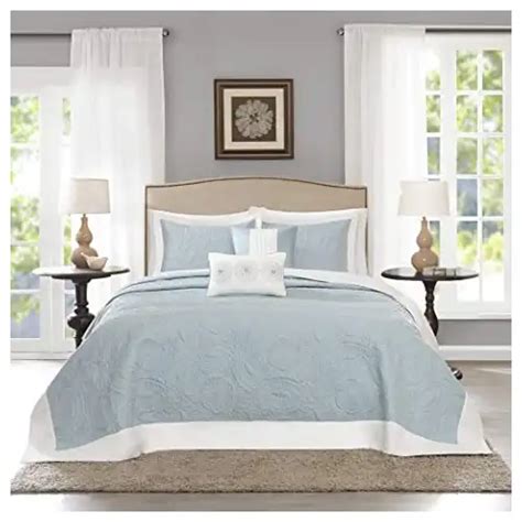 Best Lightweight Summer Bedspreads | Top 6 Picks in 2023 – Breaking ...