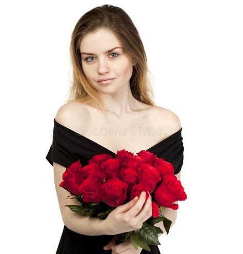 Portrait D Une Jeune Belle Fille Avec Un Bouquet Des Roses Rouges Image