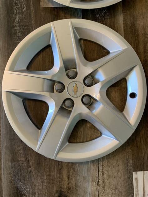 1 Chevrolet Malibu Oem Silver Hubcap Wheelcover 17 Inch 9596922 Ebay