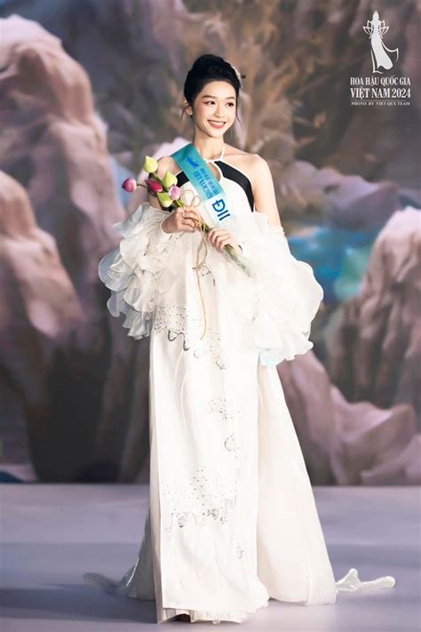 Hot Girl T Y B C T Ng B N N V T G Y S T Hoa H U Qu C Gia Vi T Nam