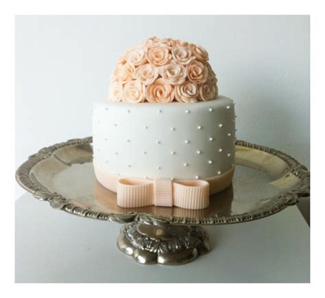 Flavia Ribeiro Andrada Cakes Cupcakes Cookies Nude Mini Cake