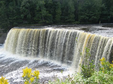 Tahquamenon Falls The Tahquamenon Falls In Near Paradise Flickr