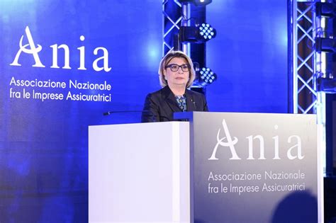 Maria Bianca Farina Presidente Ania Miliardi Pagati Per Danni Da