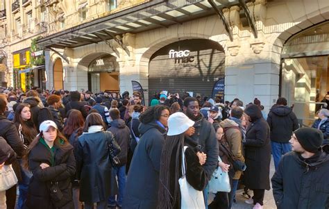 Fnac des Champs Elysées Jarrivais pas à voir lentrée à cause de