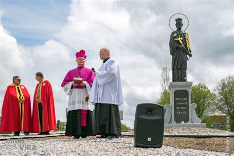 Fotogalerie Slavnostn Odhalen A Po Ehn N Sochy Sv Jana Nepomuck Ho