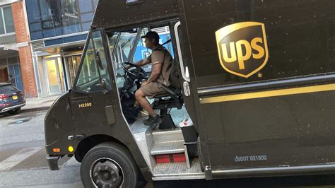 UPS to train 'scabs' as talks with union workers stalls 