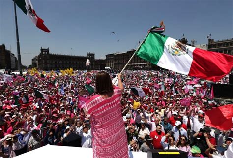 Se burlan de la marea rosa en la mañanera de hoy de AMLO