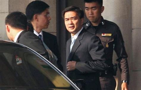 Tha Lande Abhisit Vejjajiva Face Sa Premi Re Crise