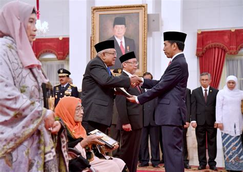 Sekretariat Negara On Twitter Presiden Jokowi Memimpin Upacara