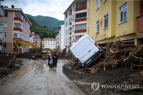 터키 북부 홍수 피해 늘어사망 57명·실종 76명으로 네이트 뉴스