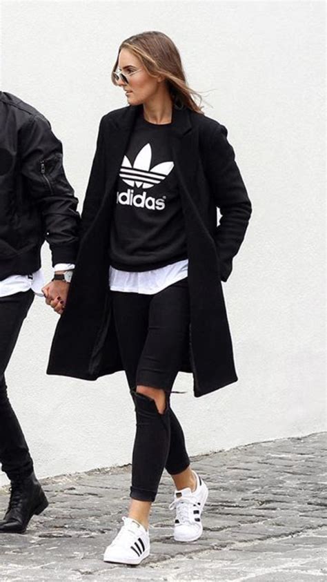 Adidas Originals Sweatshirt Superstar Sneakers Street Outfit Chic