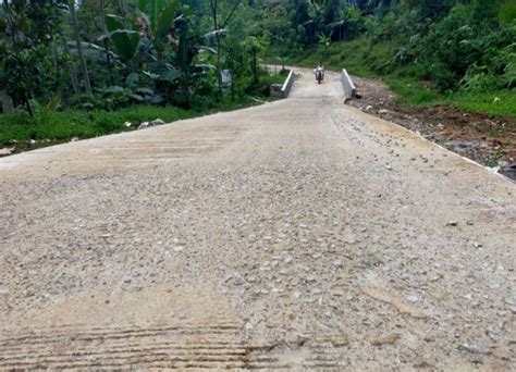 Baru Dibangun Jalan Cinyiru Sigobang Di Lebak Kembali Rusak