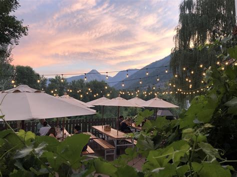 yodelin broth company and beer garden 6