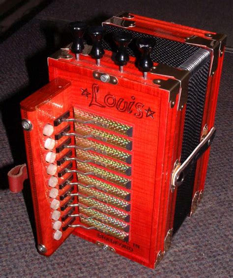 LOUIS CAJUN ACCORDIONS. « Mannings Musicals