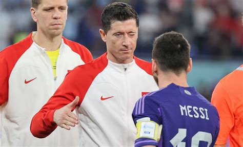 Lionel Messi vs Robert Lewandowski así fue el saludo en el Mundial