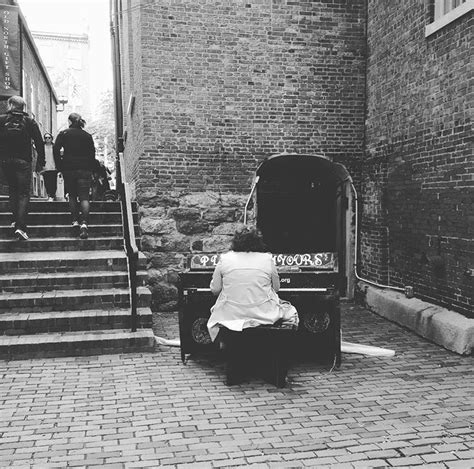 The Street Piano – The Circus Is Here