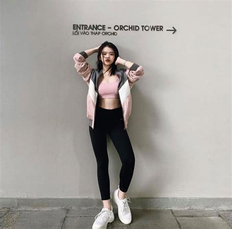 Hot girl 2002 Linh Ka ngày càng sexy nóng bỏng