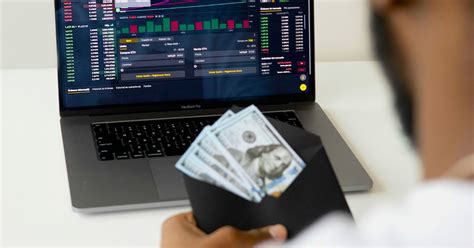 Index Funds vs ETFs: Which Should You Choose? - InfoBrave
