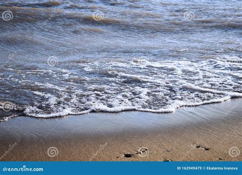 Onda Suave Do Mar Na Praia Arenosa Ondas Transparentes Puras Batidas Na