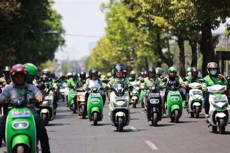 Konvoi Motor Listrik Pln Jatim Pecahkan Rekor Muri Suara Muslim