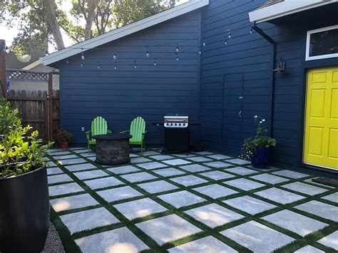 Install Synthetic Grass In Seattle Patios With These Landscaping Ideas