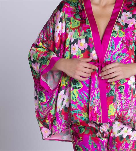 Veste Kimono En Satin Envolee De Fleurs Fuchsia