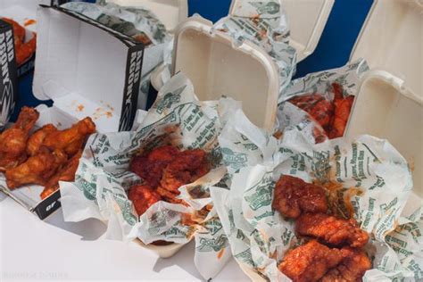 Buffalo Wild Wings Vs Wingstop Reviews Business Insider