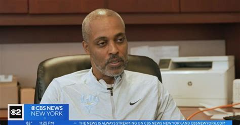 Rod Strickland Coaching His Two Sons At Liu Brooklyn Cbs New York