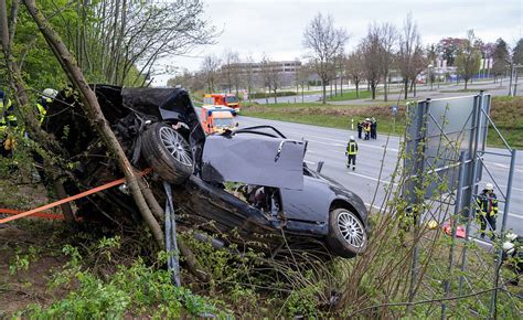 Autofahrer Kracht In Bielefeld In B Schung Spektakul Re Rettung Nw De